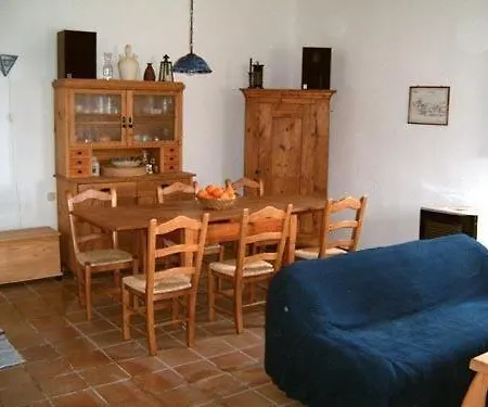 Freistehendes In Mit Privatpool Holiday home